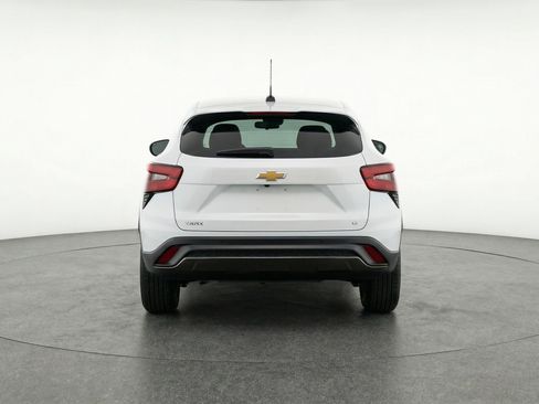 Used 2025 Chevrolet Trax LT image 7