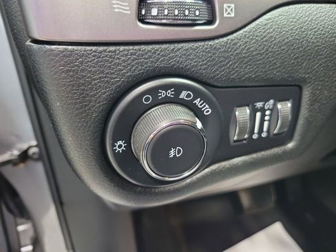 Used 2021 Jeep Cherokee Latitude Lux image 38