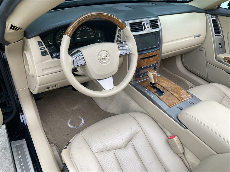 Used 2009 Cadillac XLR RWD image 18
