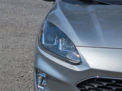 Used 2022 Ford Escape SEL image 9