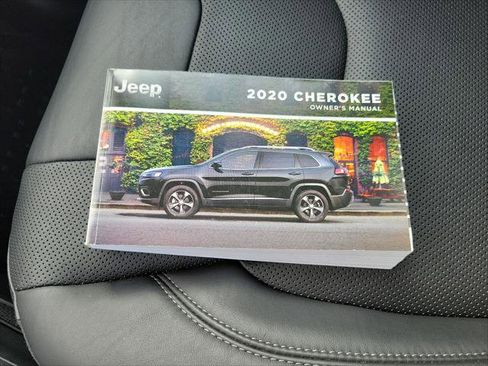 Used 2020 Jeep Cherokee Limited image 26