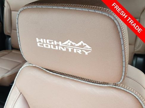 Used 2024 Chevrolet Suburban High Country AWD/4WD image 24