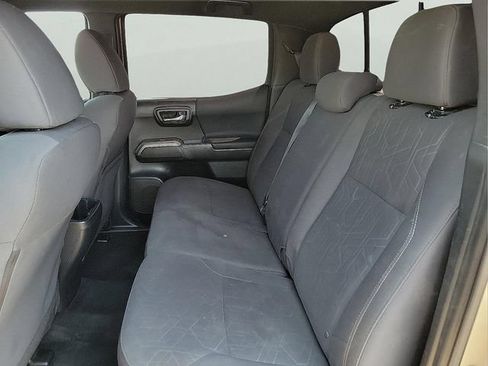 Used 2018 Toyota Tacoma TRD Off-Road AWD/4WD image 15