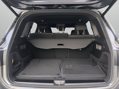 Used 2026 Mercedes-Benz GLB 250 w/ Exclusive Package image 46