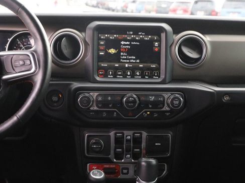 Used 2018 Jeep Wrangler Unlimited Rubicon image 25