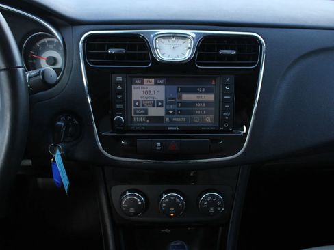 Used 2012 Chrysler 200 Touring w/ Sun/Sound Group image 19