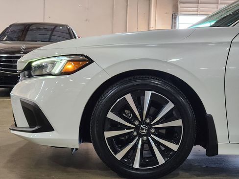 Used 2023 Honda Civic EX image 5