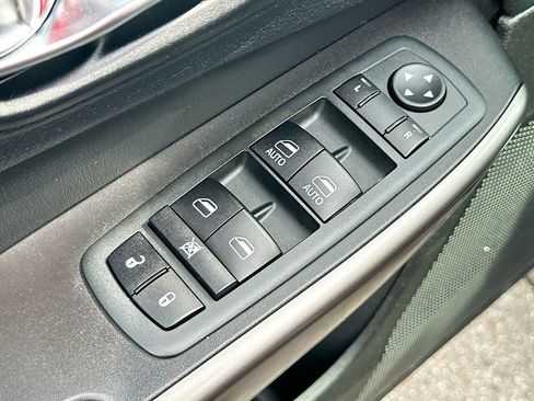 Used 2020 Jeep Cherokee Latitude Lux w/ Comfort/Convenience Group FWD image 17