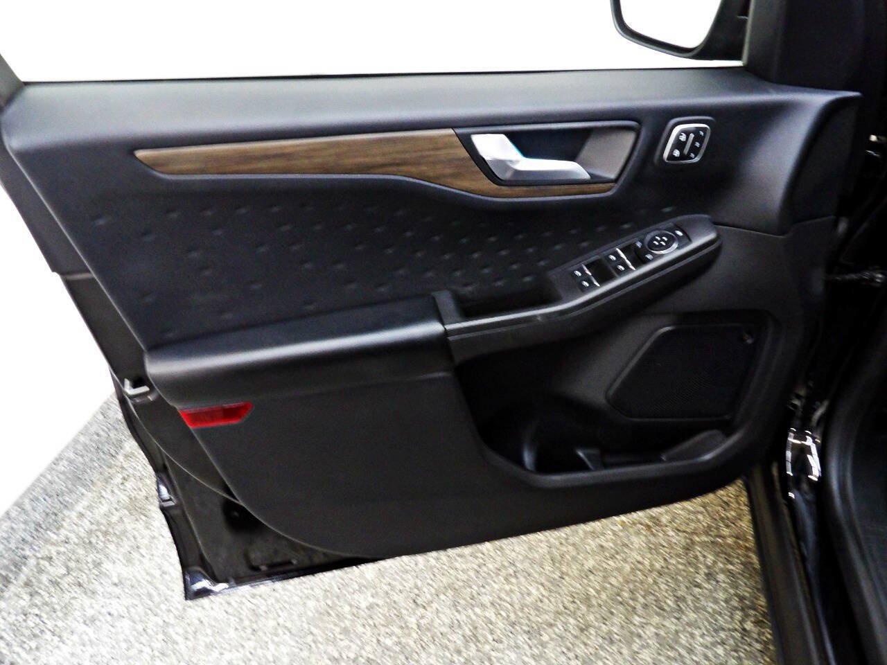 Used 2020 Ford Escape Titanium AWD/4WD image 7