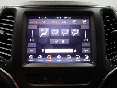 Used 2020 Jeep Cherokee Trailhawk w/ Cold Weather Group AWD/4WD image 31