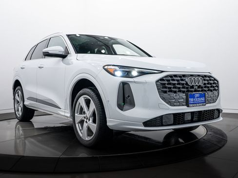 New 2025 Audi Q5 Premium Plus image 2