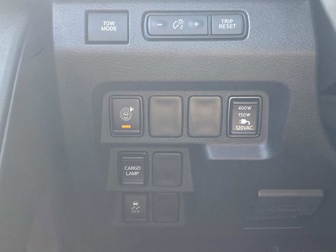 Used 2025 Nissan Frontier SV w/ SV Convenience Package image 27