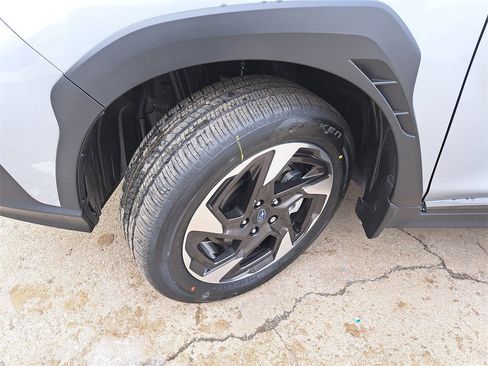 Certified 2025 Subaru Crosstrek 2.5i Limited image 34