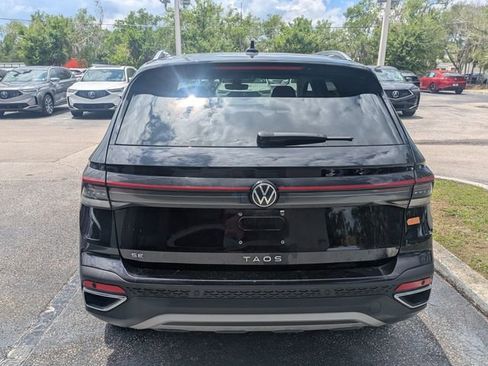 Used 2025 Volkswagen Taos SE FWD image 39