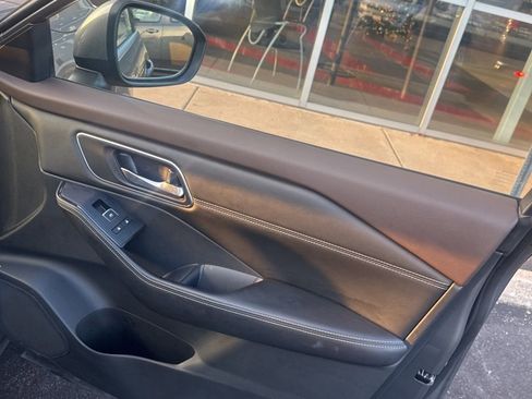 Used 2021 Nissan Rogue Platinum image 13