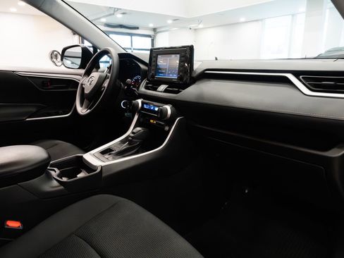 Used 2021 Toyota RAV4 LE image 24