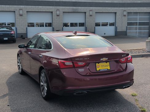 Used 2018 Chevrolet Malibu Premier w/ Premier Sun and Wheel Package FWD image 4