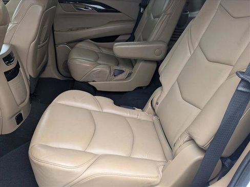 Used 2018 Cadillac Escalade Platinum image 18
