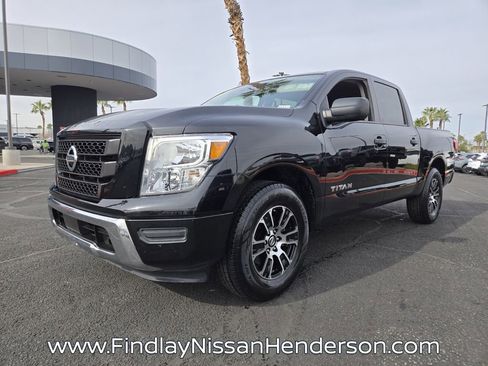 Used 2022 Nissan Titan SV image 2
