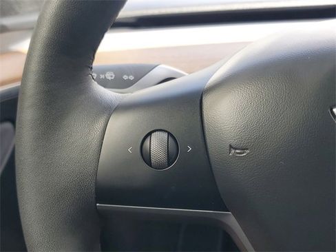 Used 2024 Tesla Model Y Long Range image 19