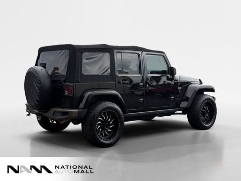 Used 2017 Jeep Wrangler Unlimited Sahara AWD/4WD image 5