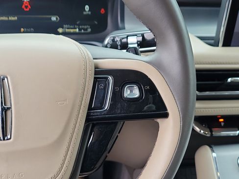 Used 2023 Lincoln Aviator Standard w/ Premium Package image 24