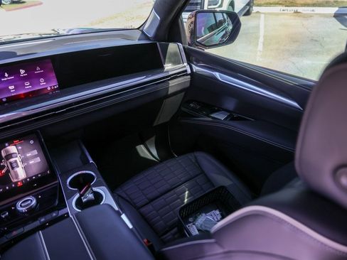 Used 2025 Cadillac Escalade V image 28