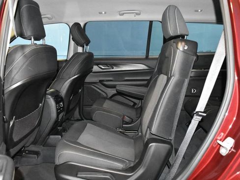 Used 2023 Jeep Grand Cherokee L Laredo image 18