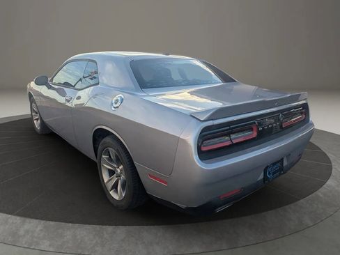 Used 2018 Dodge Challenger SXT image 5
