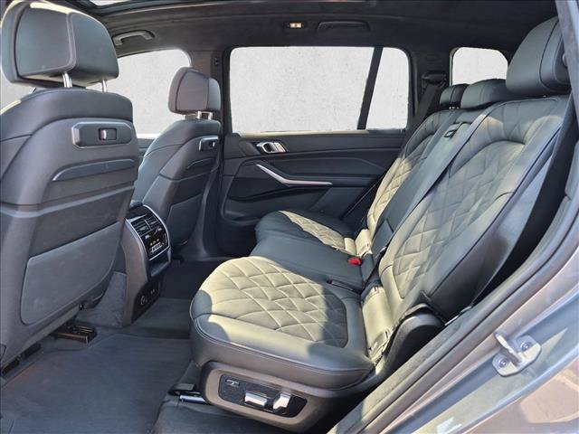 Used 2025 BMW X7 xDrive40i w/ M Sport Package AWD/4WD image 21