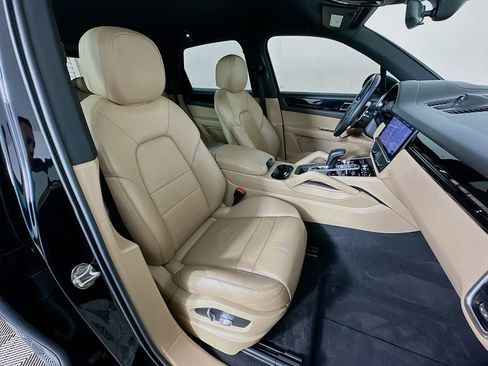 Used 2019 Porsche Cayenne image 28