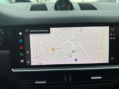 Used 2022 Porsche Cayenne S Platinum image 25