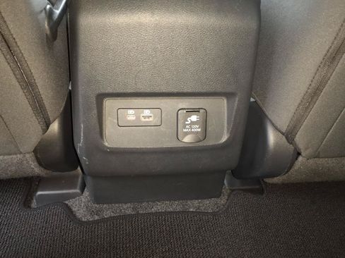 Used 2022 Nissan Frontier SV AWD/4WD image 9