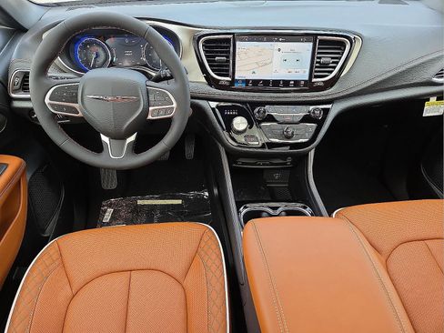 New 2026 Chrysler Pacifica Pinnacle image 12