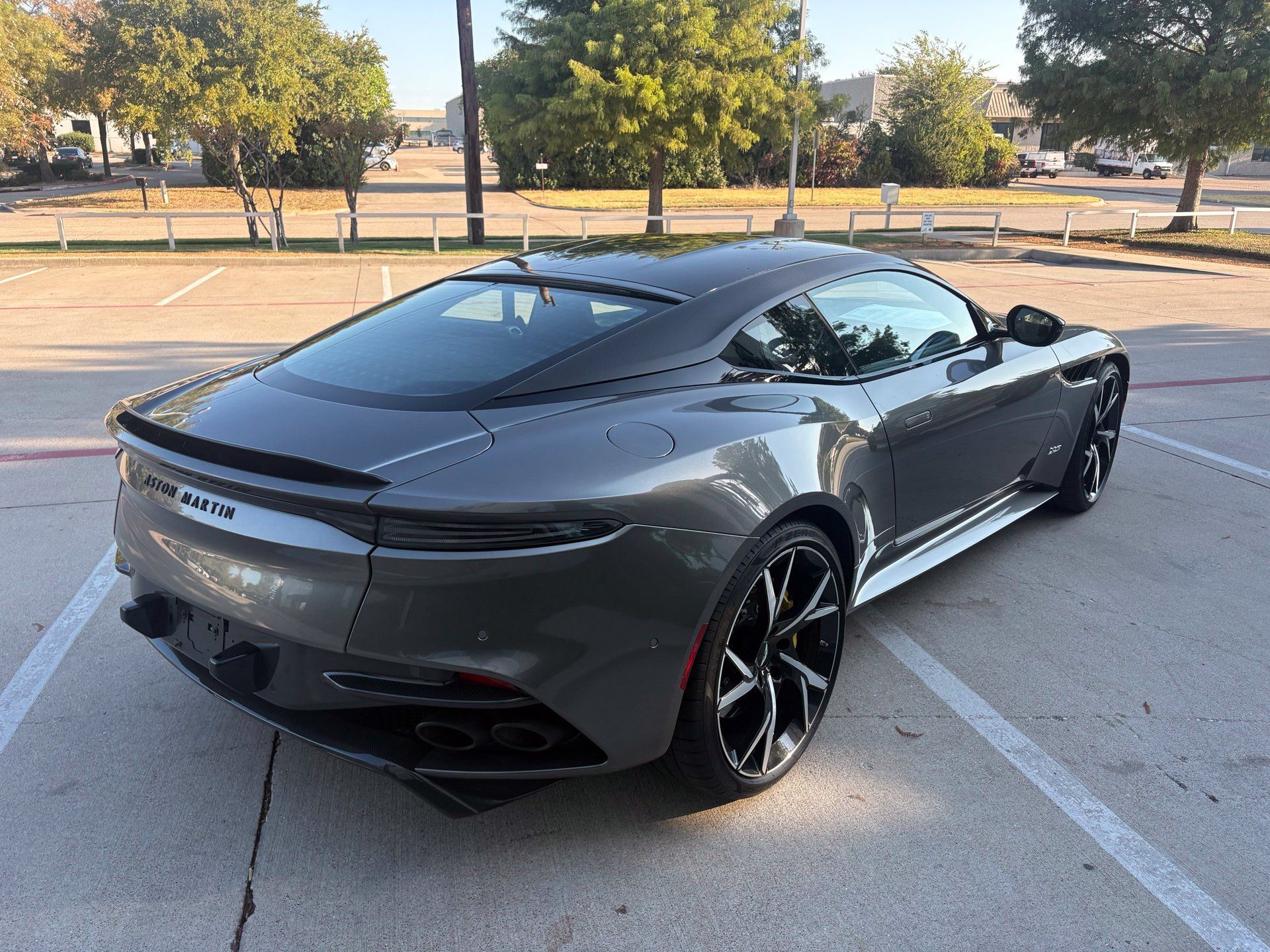 Used 2019 Aston Martin DBS Superleggera RWD image 4
