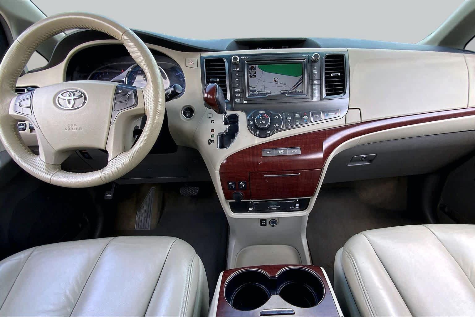 Used 2011 Toyota Sienna XLE w/ XLE Navigation Pkg FWD image 14