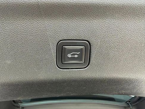 Used 2021 Chevrolet Suburban Z71 image 36