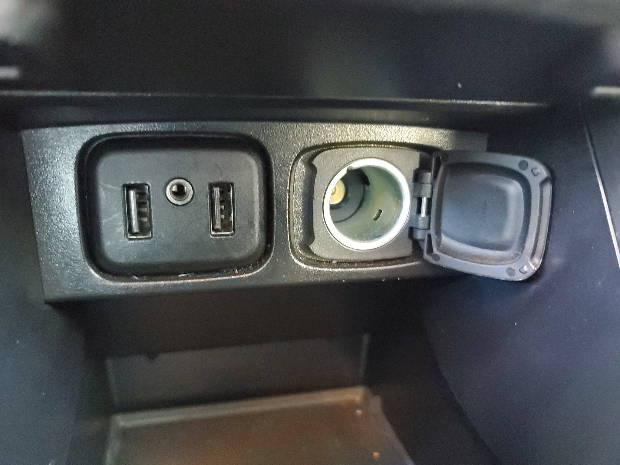 Used 2022 Buick Encore Preferred w/ Safety Package FWD image 25