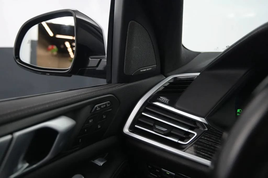Used 2021 BMW X7 xDrive40i w/ M Sport Package AWD/4WD image 24