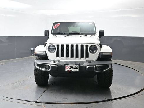 Used 2018 Jeep Wrangler Unlimited Sahara AWD/4WD image 4