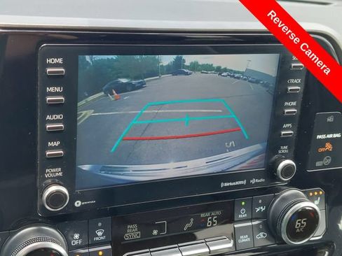 Used 2022 Toyota Highlander XLE AWD/4WD image 13
