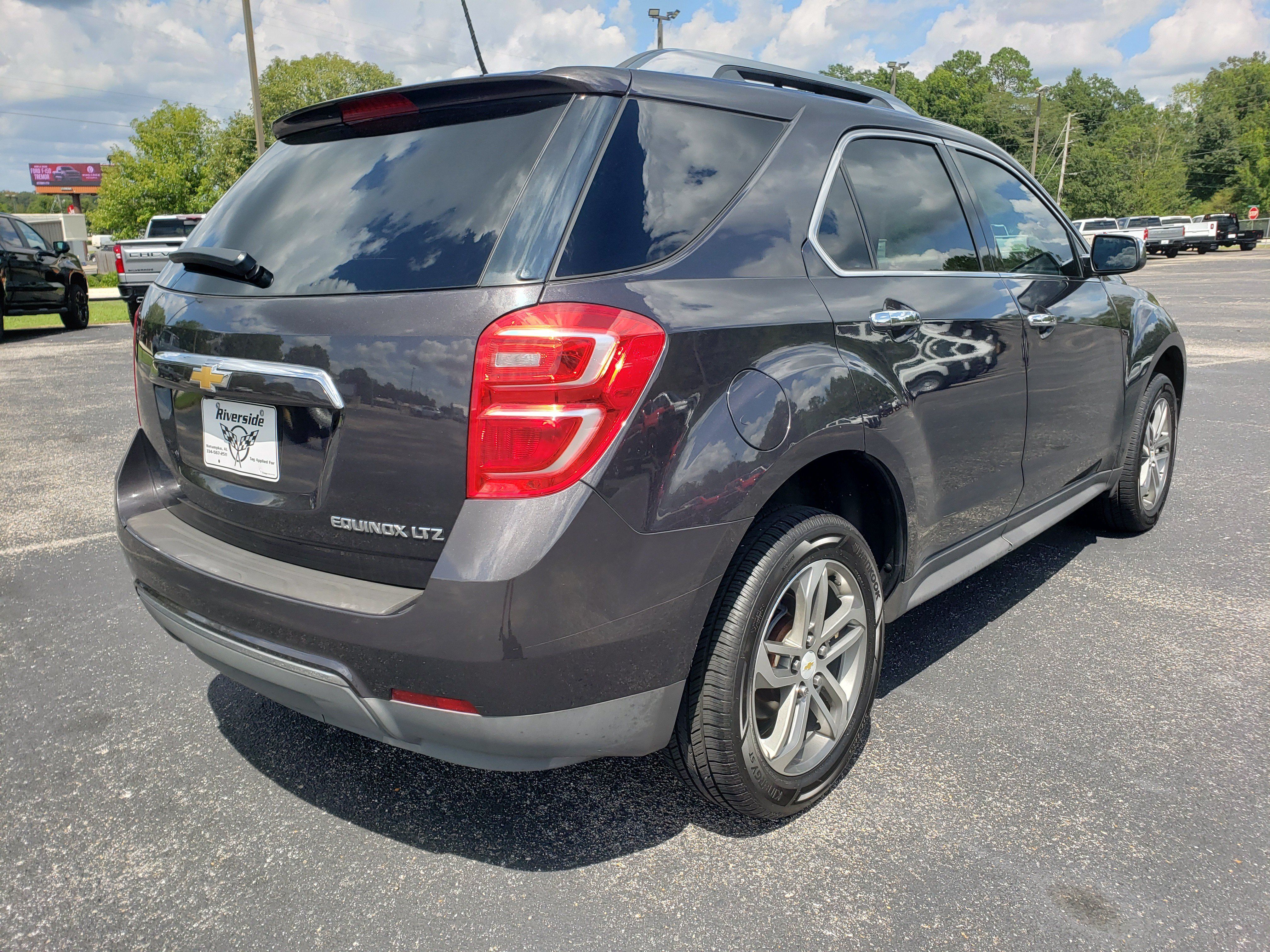 Used 2016 Chevrolet Equinox LTZ w/ Enhanced Convenience Package FWD image 3