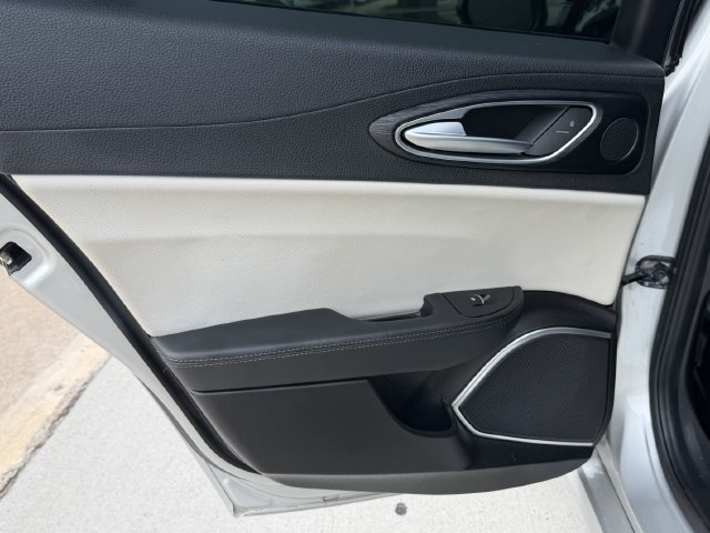 Used 2019 Alfa Romeo Giulia w/ Quick Order Package 22K Sport RWD image 22