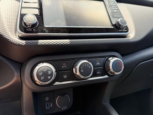 Certified 2025 Nissan Kicks Play S image 7