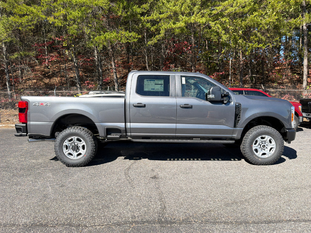 New 2027 Ford F250 XL w/ XL Off-Road 35" Tire Pakckage AWD/4WD image 5