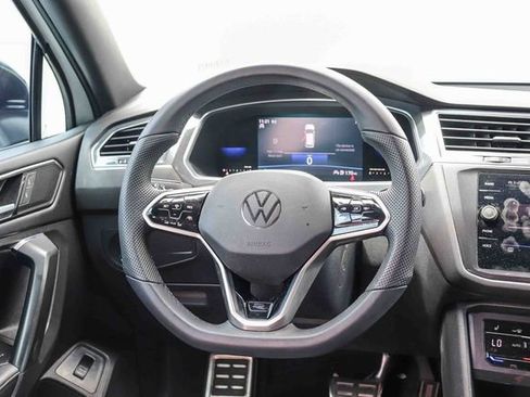 Used 2022 Volkswagen Tiguan SE R-Line AWD/4WD image 16