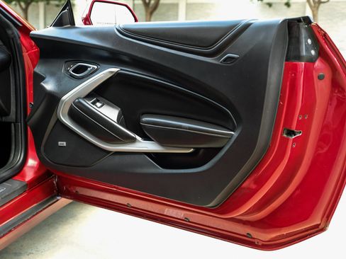 Used 2016 Chevrolet Camaro SS RWD image 39