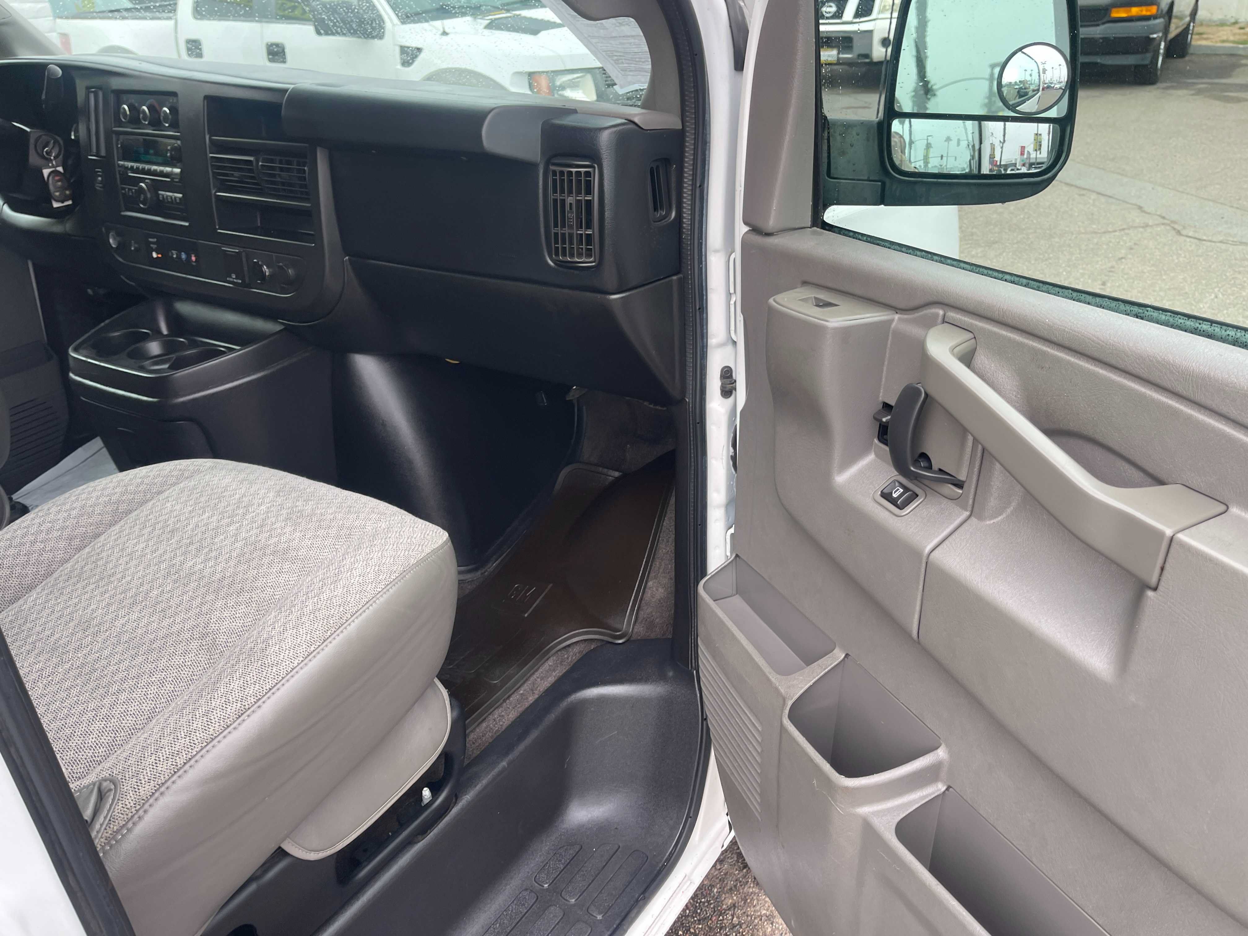 Used 2016 Chevrolet Express 3500 LT w/ LT Preferred Equipment Group RWD image 16