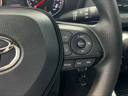 Used 2021 Toyota RAV4 LE AWD/4WD image 24
