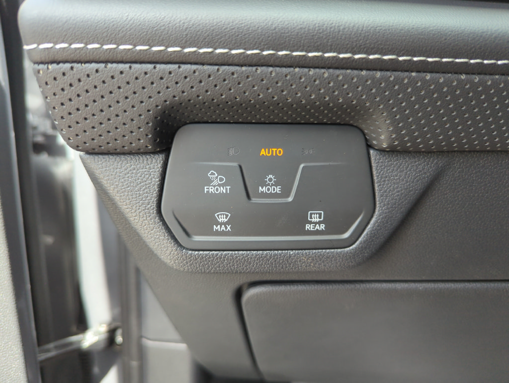 Used 2024 Volkswagen Atlas SE FWD image 43